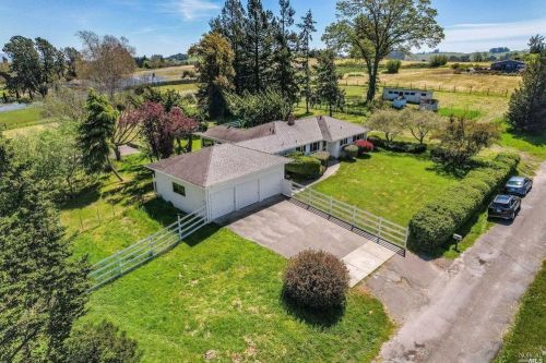 5625 Henning Rd, Sebastopol CA  95472-6332 exterior