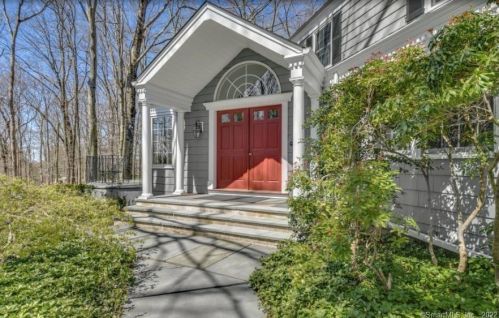 142 Jonathan Rd, New Canaan, CT 06840-2116