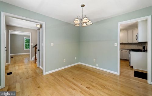 8819 Clinton Dr, Nokesville VA  20181-3205 exterior