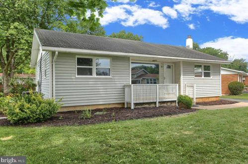 451 Berkshire Ln, Navy Sup Dpt, PA 17050-2879