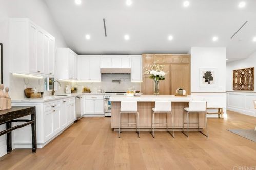 5465 Saloma Ave, Van Nuys CA  91411-3643 exterior