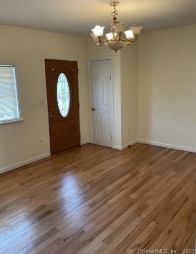 160 Taft Ave, Bridgeport, CT 06606-5526
