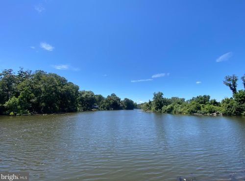 213 Shore Dr, Dover DE  19901-5740 exterior