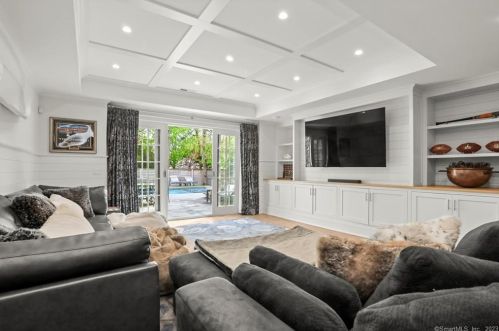 310 South Ave, New Canaan CT  06840-5820 exterior