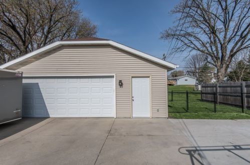 1400 End Rd, Waukesha, WI 53188-2146
