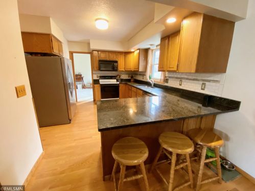 7831 Danner Ct, South Saint Paul, MN 55076-3174