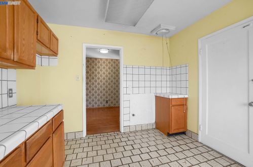 1249 Inglewood St, Hayward CA 94544-3716 exterior