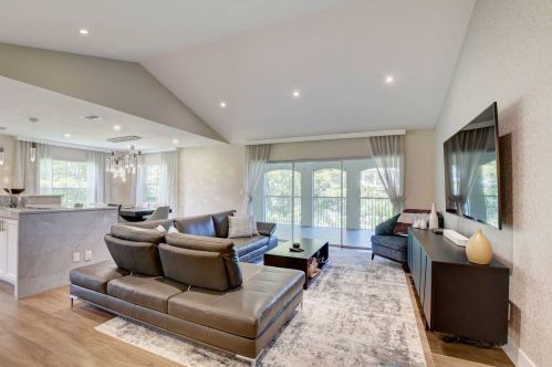 7369 Orangewood Ln, Boca Raton, FL 33433-7445