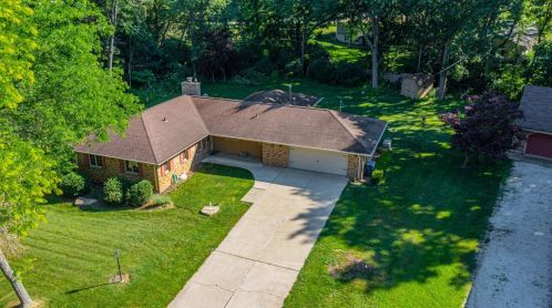 1851 Woodridge Cir, Valpo, IN 46383-6628