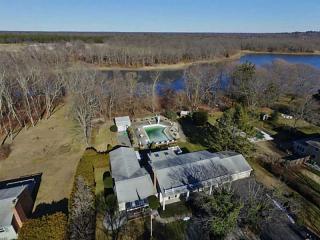 926 Buttonwoods Ave, Warwick RI  02886-8352 exterior