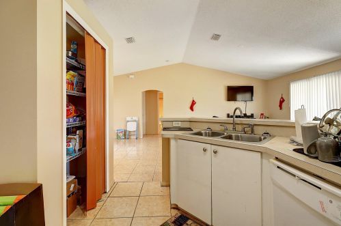 421 Oleander Ave, Fort Pierce FL  34952-1343 exterior