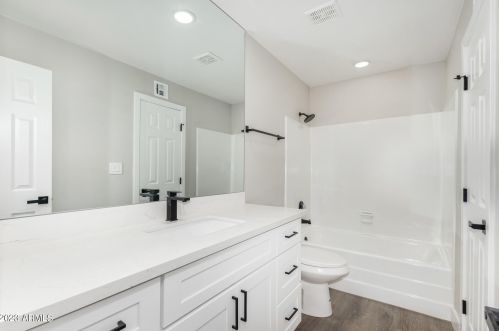 4587 17 Ave, Phoenix AZ 85086-6309 exterior