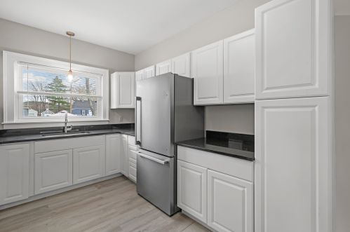 640 Mast Rd, Goffstown NH  03045 exterior