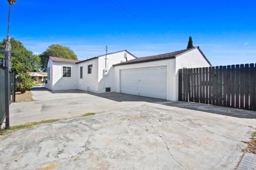 13327 Oleander Ave, Compton CA  90222-2641 exterior