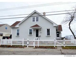 560 Edgemere Dr, Rochester, NY 14612-1720