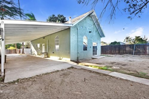 451 Kelly Ln, Colton CA  92324-2017 exterior