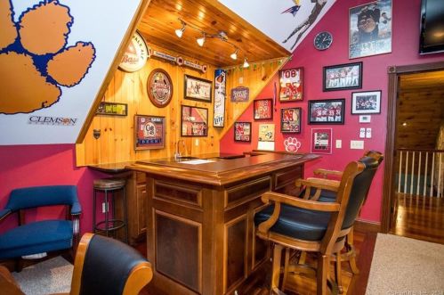 2 Deepwood Dr, Norwich CT  06360-1608 exterior