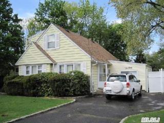 230 Marie St, Hicksville NY  11801-3866 exterior