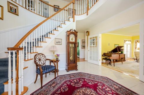 4 Mountain View Dr, Somers Town, NY 10589-2907
