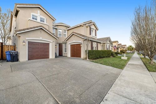 1409 Birdie Dr, Windsor CA  95492-8717 exterior