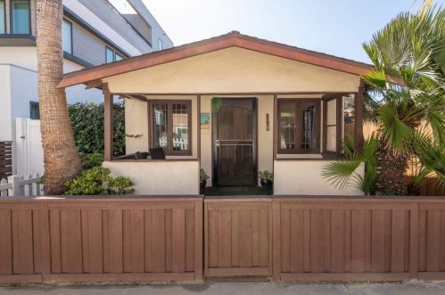 809 Sunset Ct, San Diego, CA 92109-7027