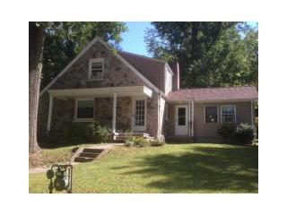 2009 James Ln, Latrobe, PA 15650-5405
