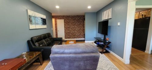 40 Kennedy Dr, Bridgeport, CT 06606-5905