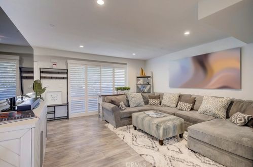 6152 Pacific Coast Hwy, Redondo Beach CA  90277-5906 exterior