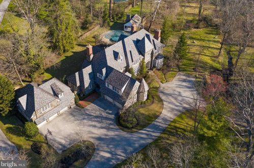 760 Parkes Run Ln, Ithan, PA 19085-1123