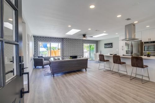 6979 Bobhird Dr, San Diego CA  92119-2021 exterior