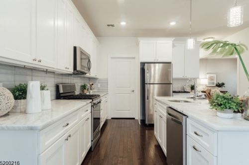 38 Walnut St, Little Falls NJ  07424-1402 exterior