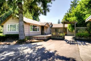 916 21st St, Puyallup, WA 98371-3944