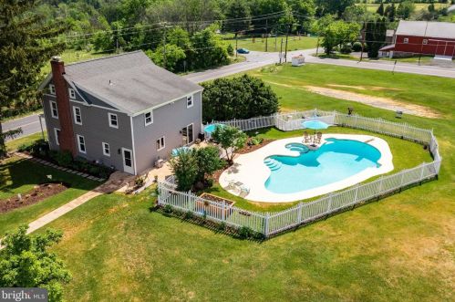 2062 Hill Rd, Perkiomenville, PA 18074-9647