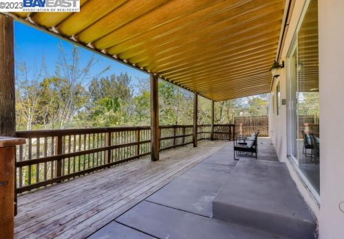 1549 Woodland Dr, West Pittsburg CA  94565-5633 exterior