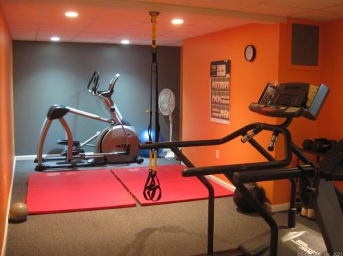 109 Moore Hill Dr, Southington CT  06489-2929 exterior