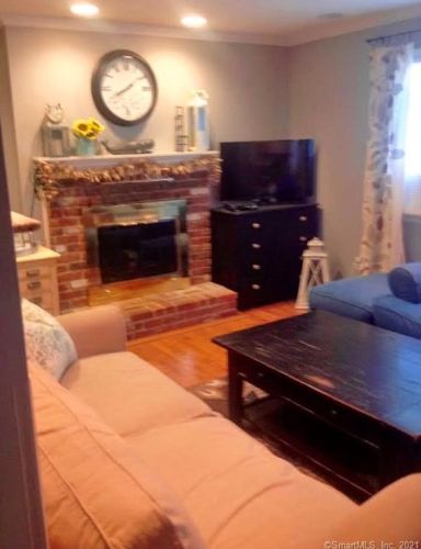 56 Homestead Ln, Brookfield Center, CT 06804-2662