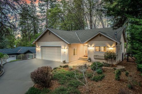 11818 Upper Circle Dr, Grass Valley, CA 95949-6666