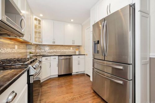 89 Mystic Dr, Crotonville NY  10562-1965 exterior