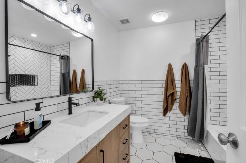 7645 Victoria Ave, Yucca Valley CA  92284-6152 exterior