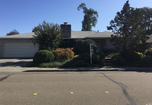 7549 Oak Leaf Dr, Santa Rosa, CA 95409-6263