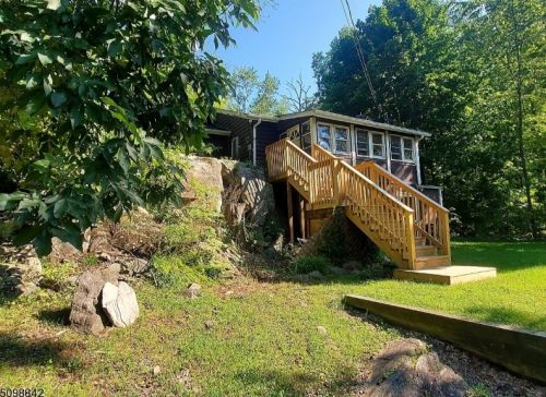 20 Hillcrest Ave, Fredon NJ  07860-8842 exterior