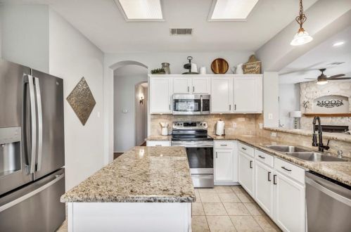 235 Murchison Dr, Lost Pines, TX 78612-3817