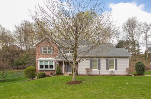 6011 Deer Run Dr, Trafford, PA 15085-2307