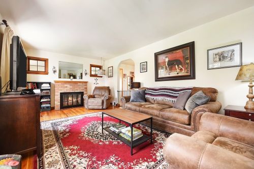 292 Moon Clinton Rd, Moon Twp, PA 15108-2415