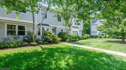 71 La Rue Ln, East Brunswick, NJ 08816-5671
