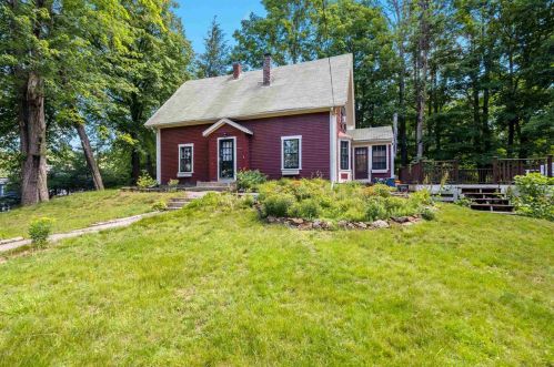 14 Main St, Newton, NH 03858-3304