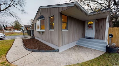 61 Eastwood Blvd, South Setauket, NY 11720-2734