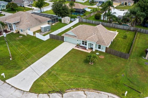 6313 Dora Ct, Fort Pierce, FL 34983-3388