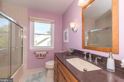 732 Castlewood Dr, Dresher PA 19025-2015 exterior