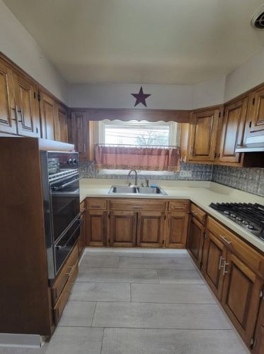 425 Beckman Dr, Mckeesport PA  15132-7410 exterior